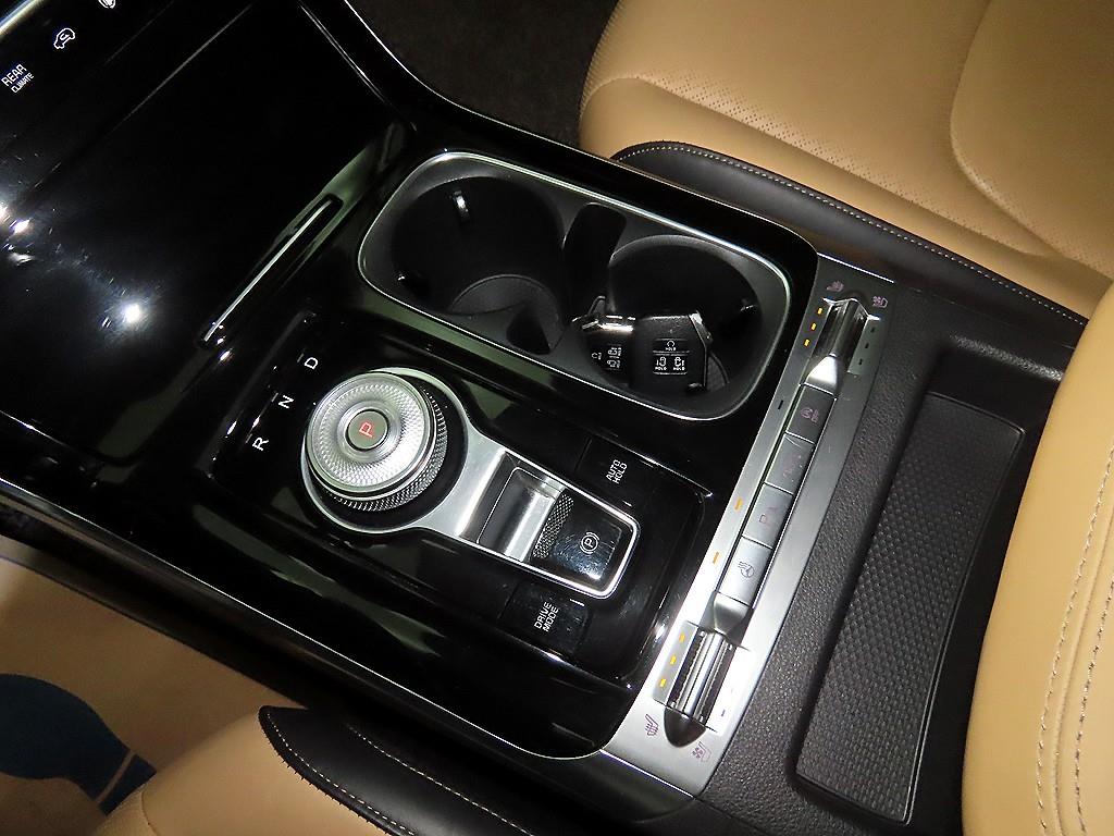 KIA Carnival - Vista 12