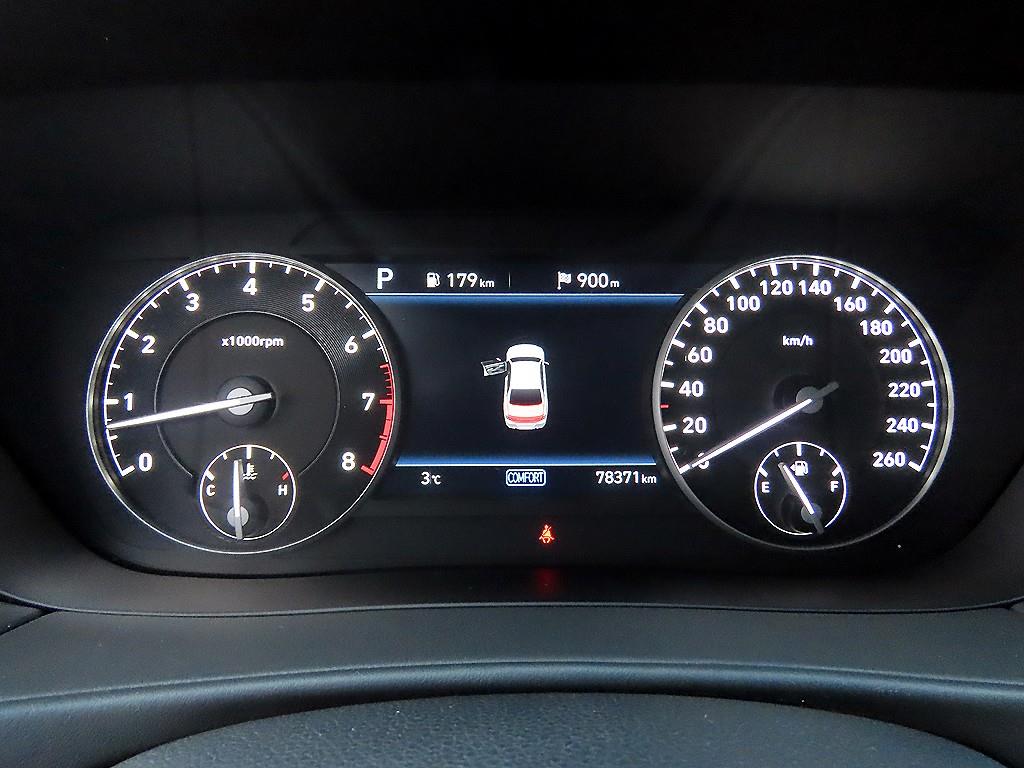 Genesis G90 - Vista 9