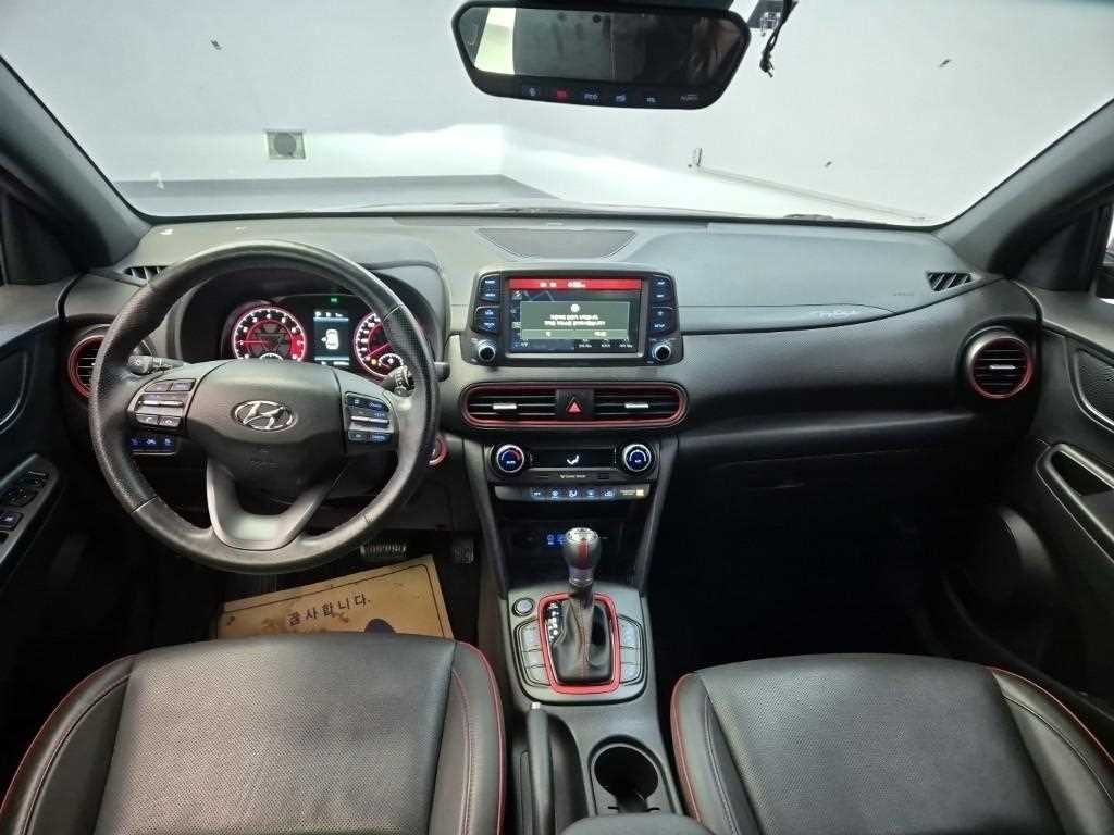 HYUNDAI Kona - Vista 7