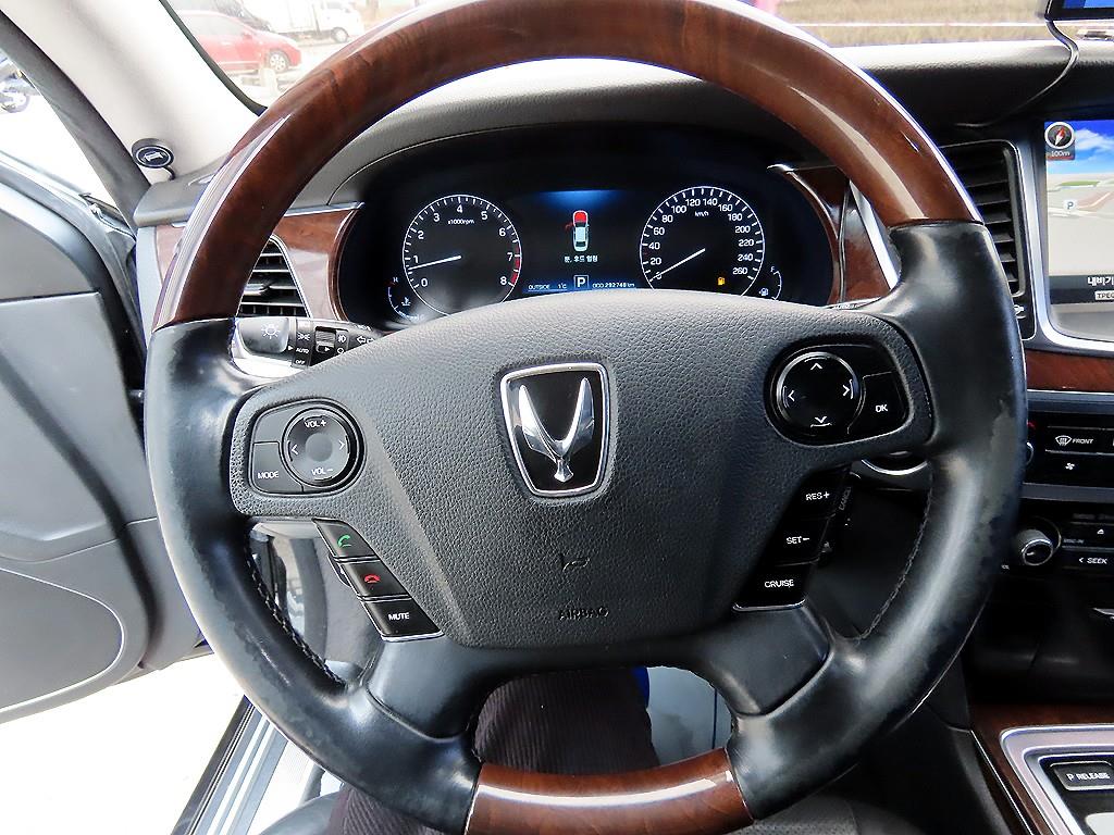 HYUNDAI Equus - Vista 8