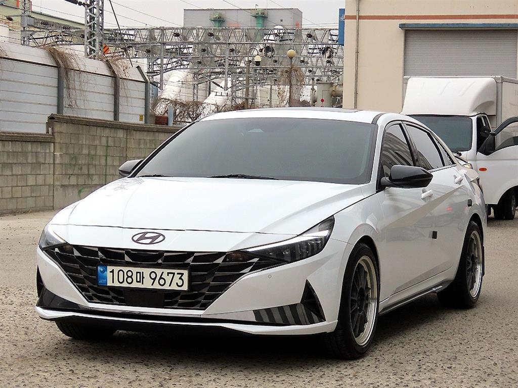 HYUNDAI Avante - Vista 2