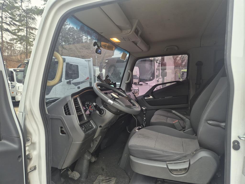 medium and large cargo truck - Vista 11