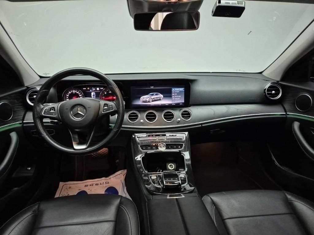 Mercedes Benz E class - Vista 7