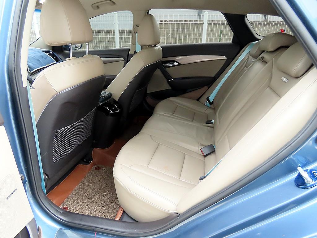 HYUNDAI i40 - Vista 6