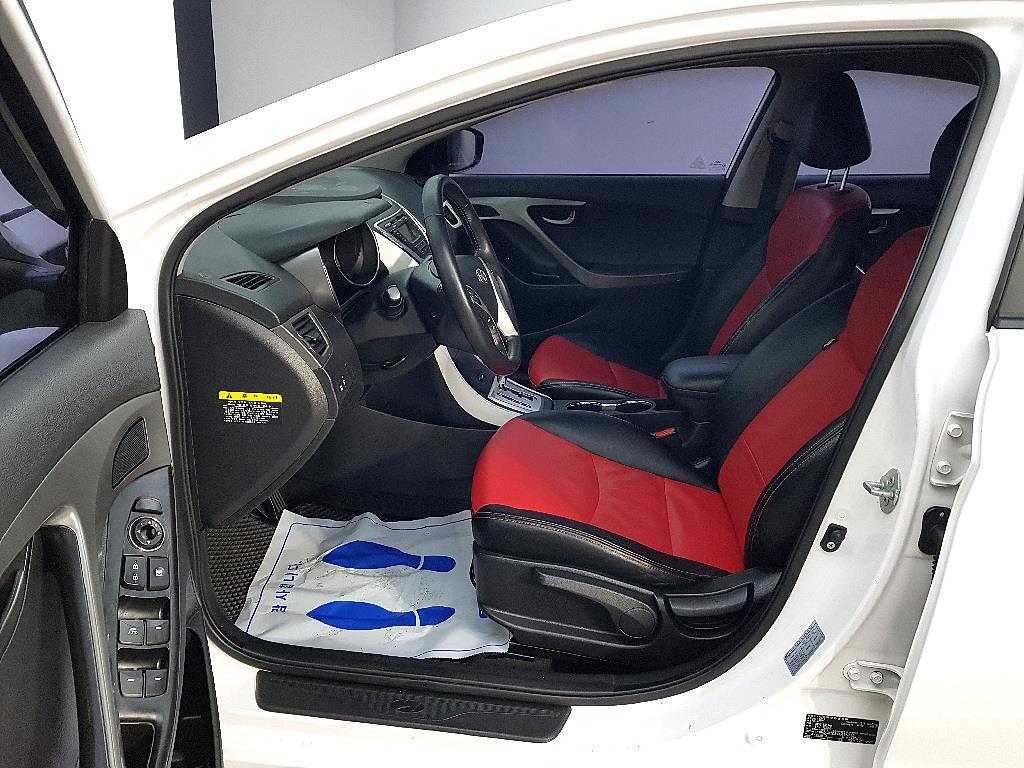 HYUNDAI Avante - Vista 8