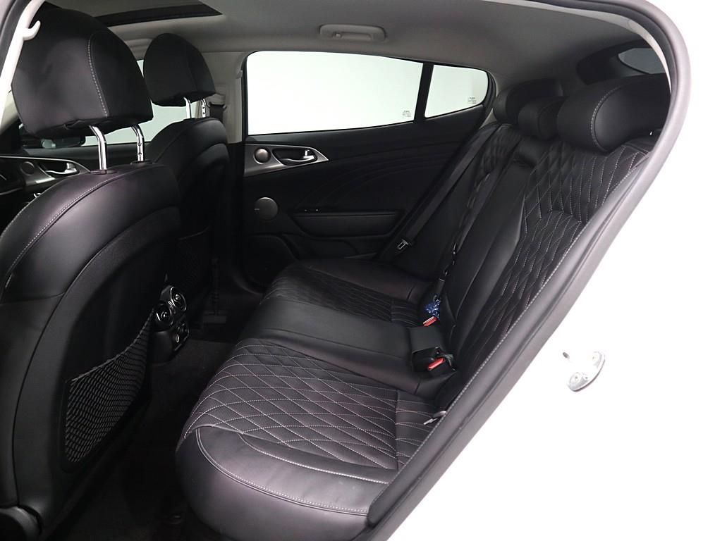 KIA Stinger - Vista 10