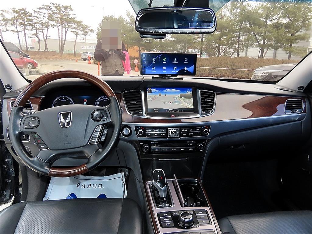 HYUNDAI Equus - Vista 7