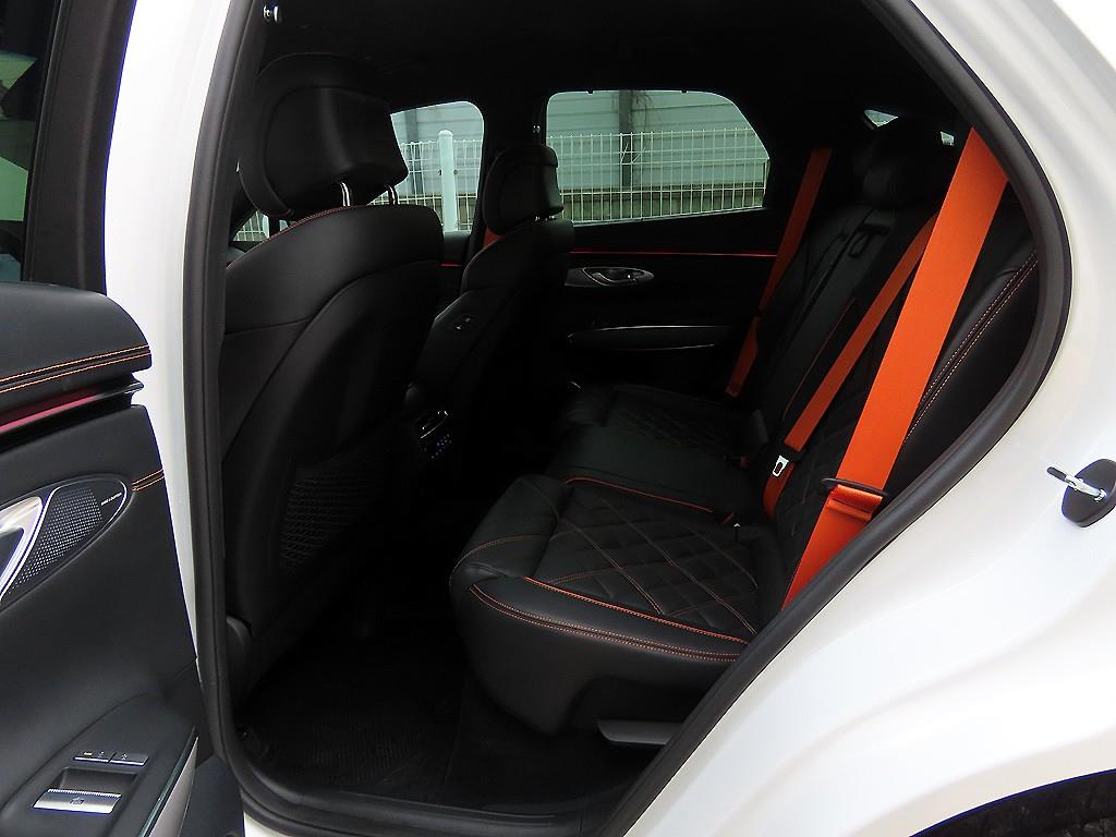 Genesis GV70 - Vista 6