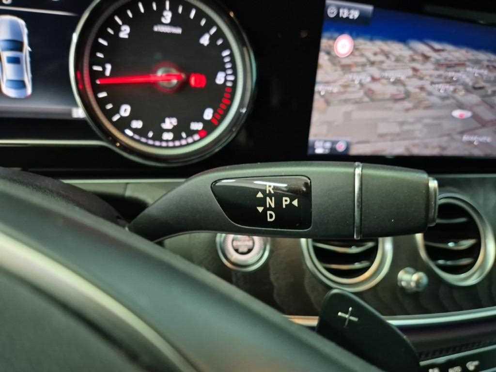 Mercedes Benz E class - Vista 8