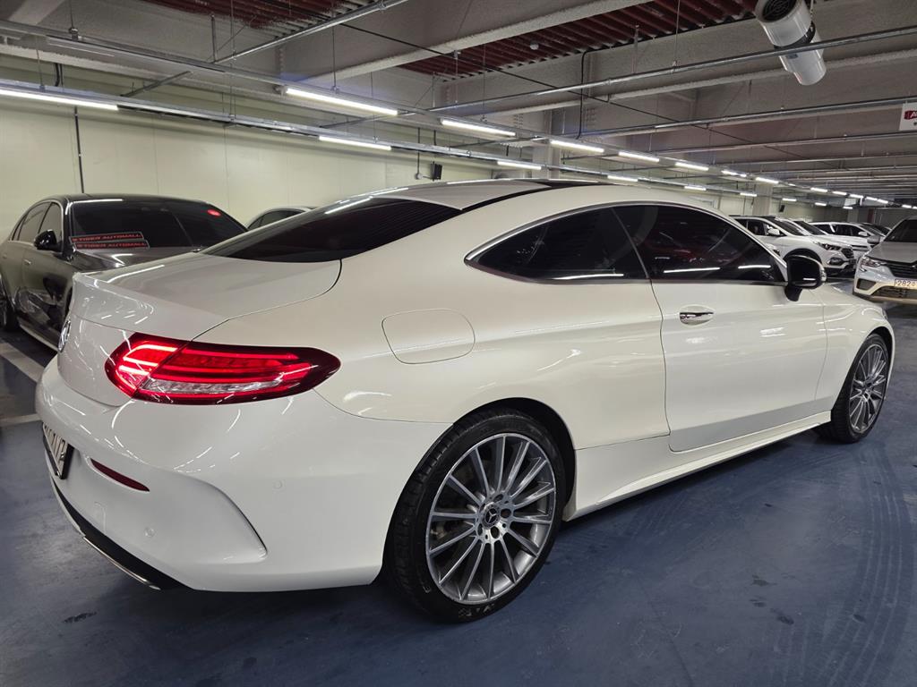 Mercedes Benz C Class - Vista 4