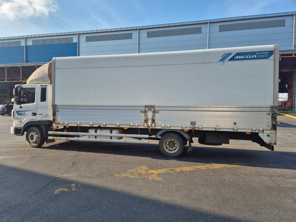 medium and large cargo truck - Vista 4