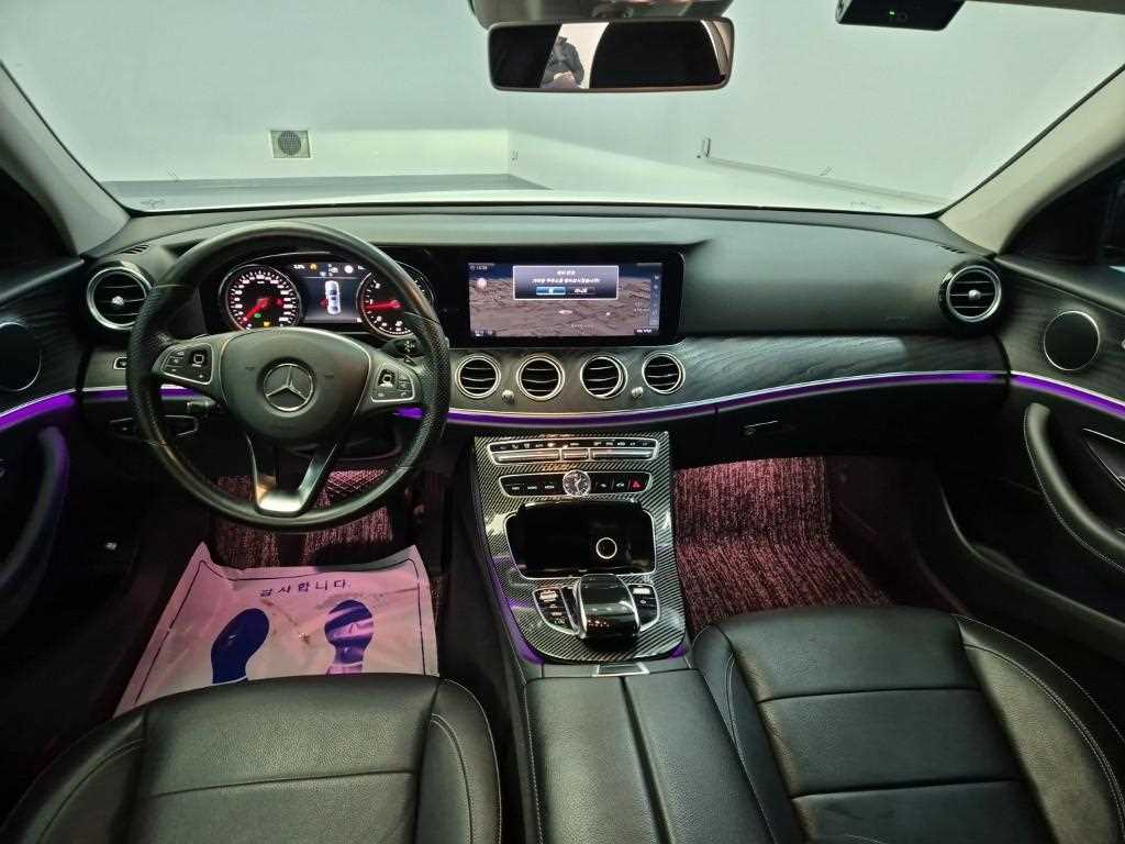 Mercedes Benz E class - Vista 7