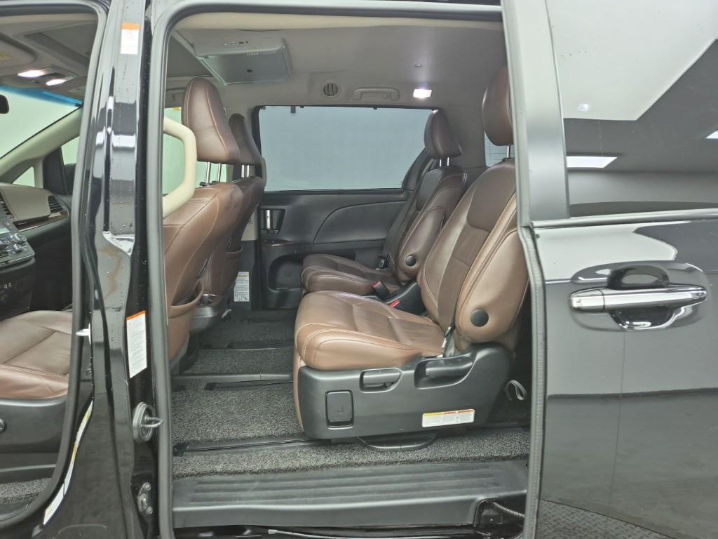 Toyota Siena - Vista 12