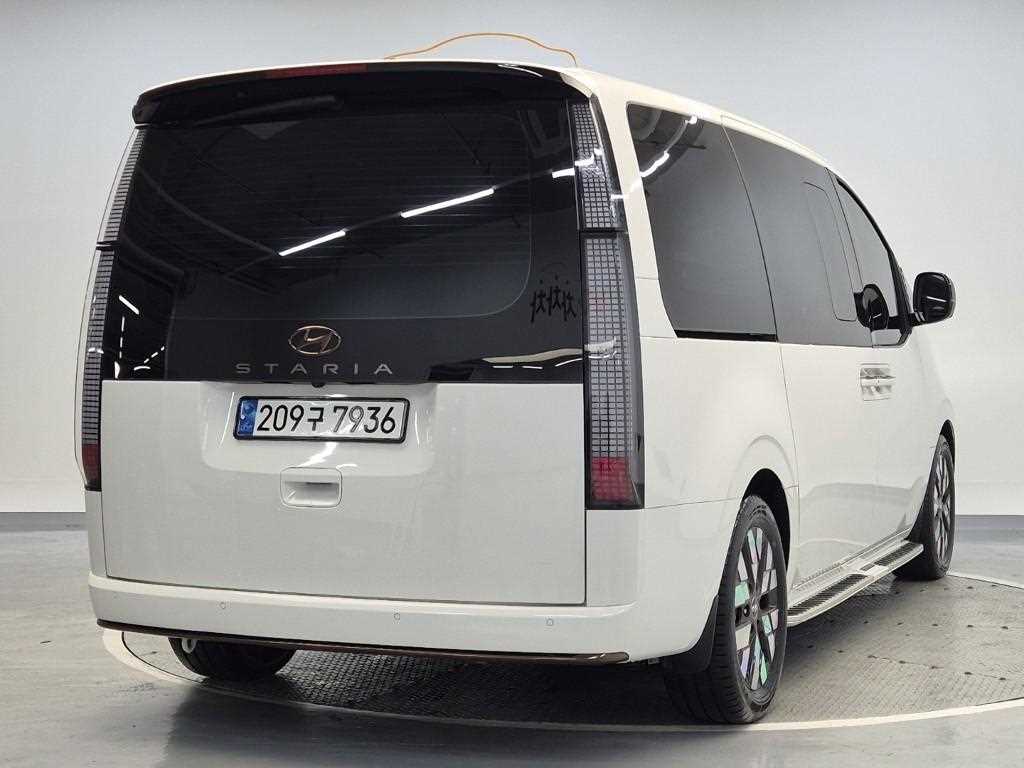 HYUNDAI Staria - Vista 3