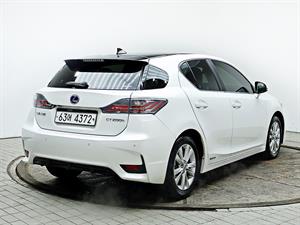 Lexus CT - Vista 8