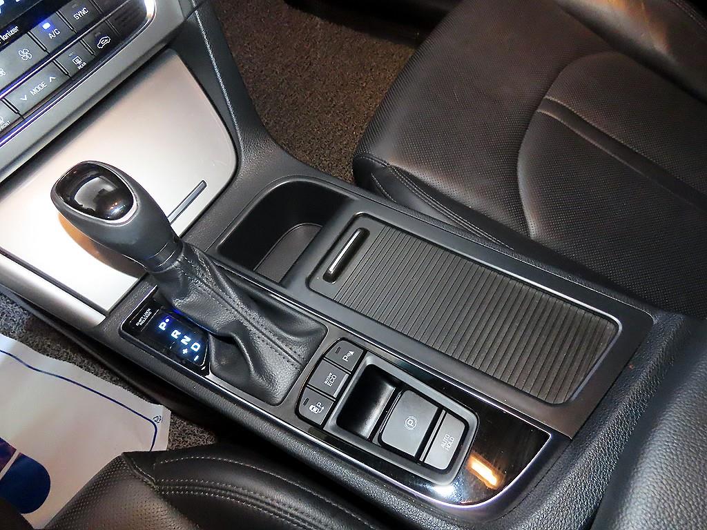 HYUNDAI Sonata - Vista 12