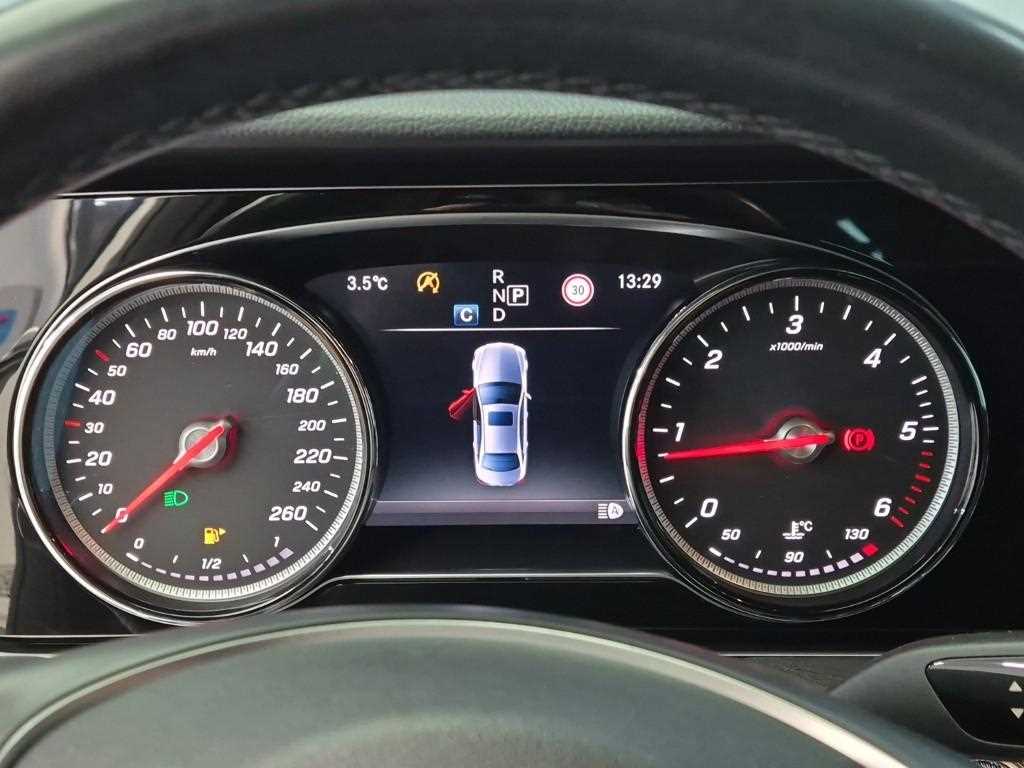 Mercedes Benz E class - Vista 6