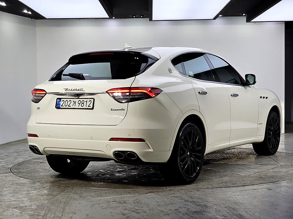 Maserati Levante - Vista 4