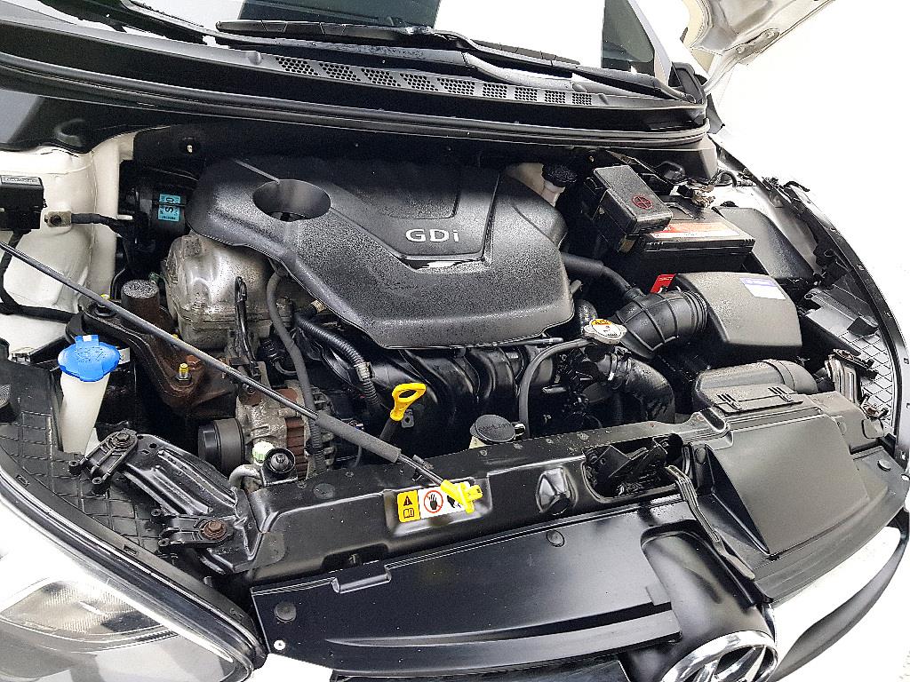 HYUNDAI Avante - Vista 6