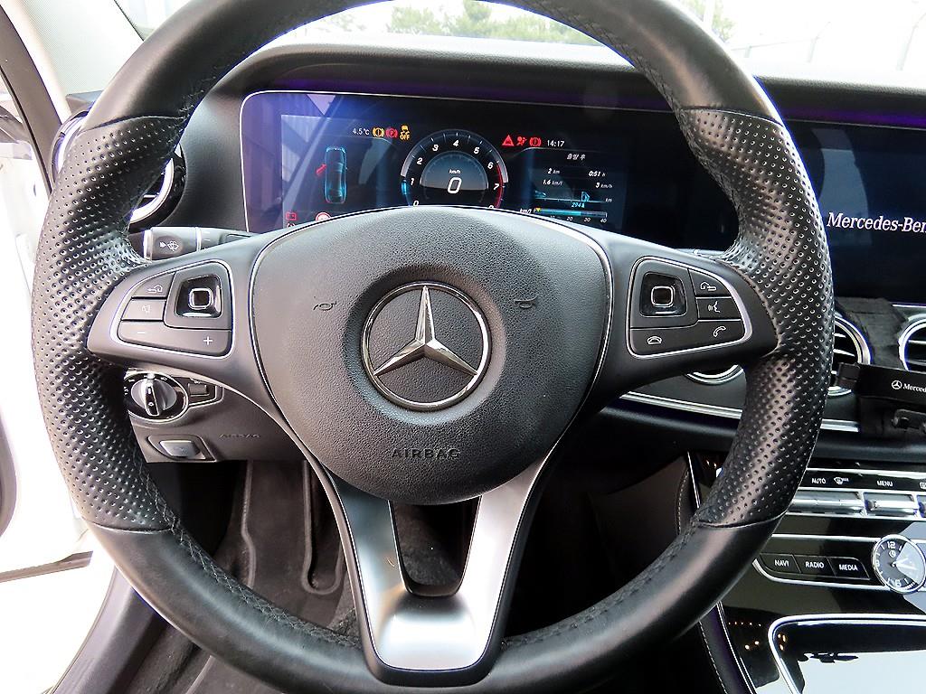 Mercedes Benz E class - Vista 8