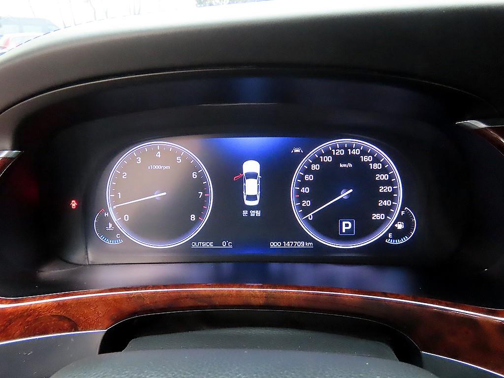 HYUNDAI Equus - Vista 9