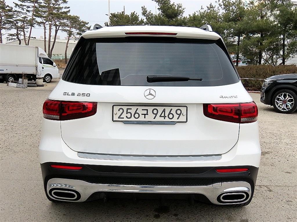 Mercedes Benz GLB Class - Vista 4