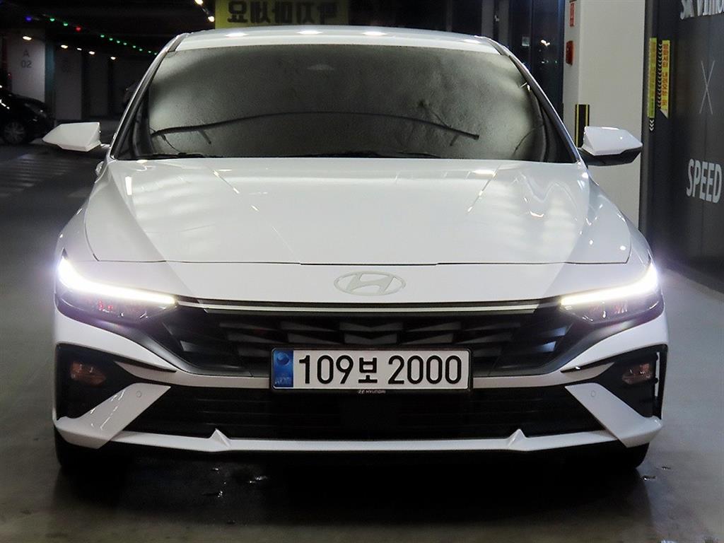 HYUNDAI Avante - Vista 2