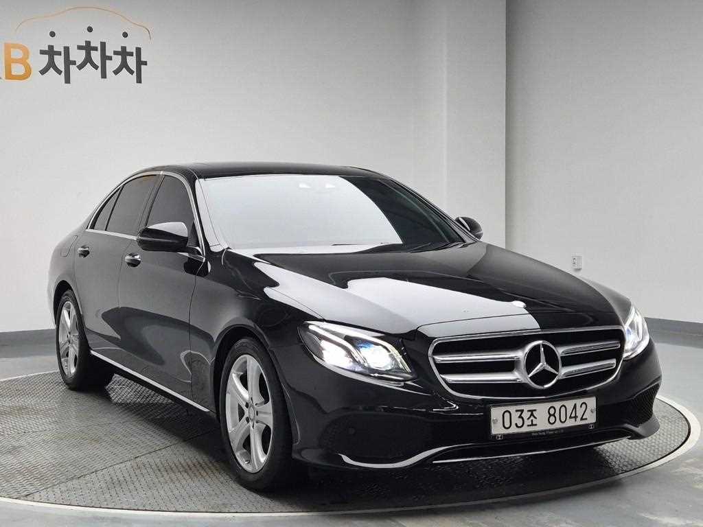 Mercedes Benz E class - Vista 4