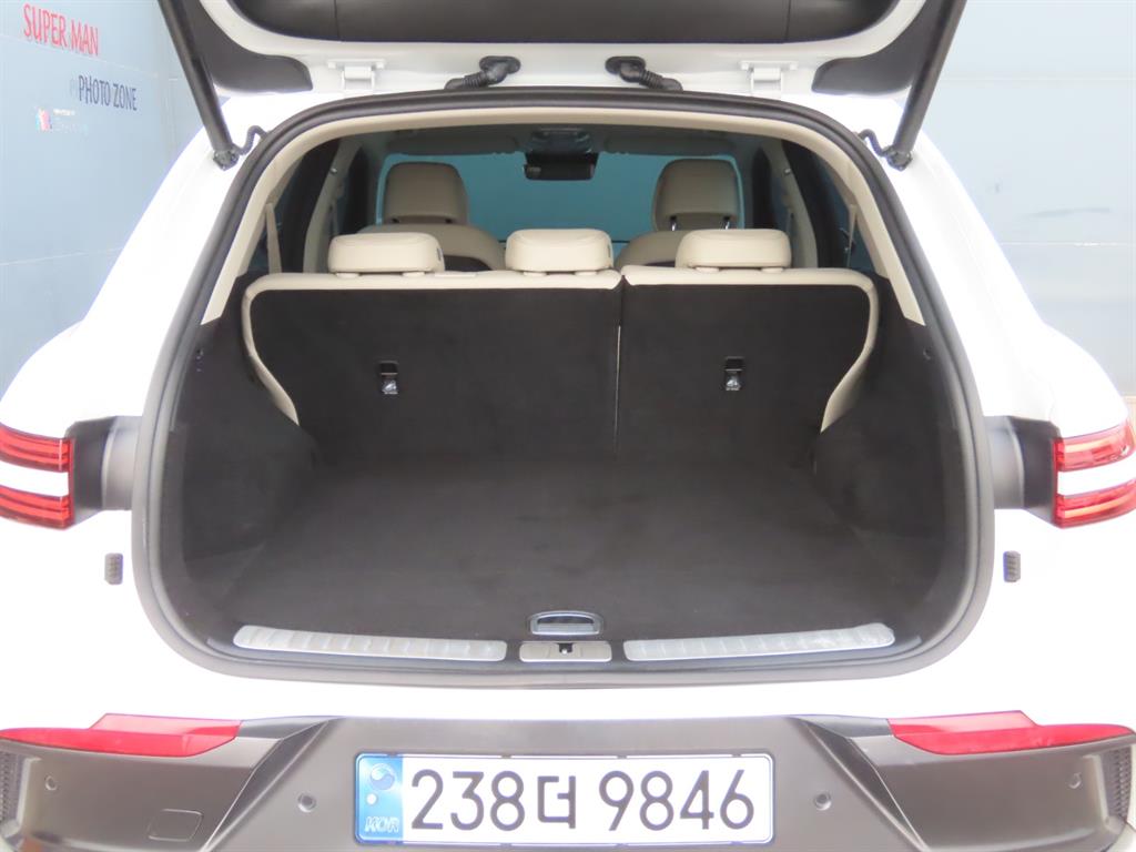 Genesis GV70 - Vista 9