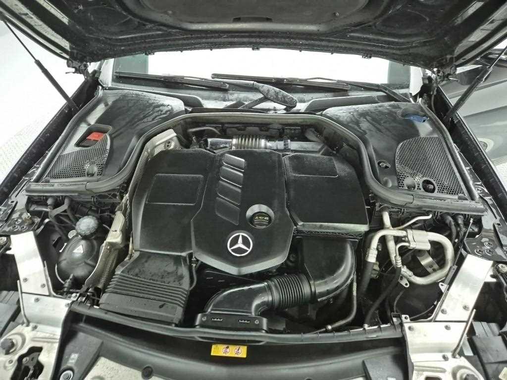 Mercedes Benz E class - Vista 5