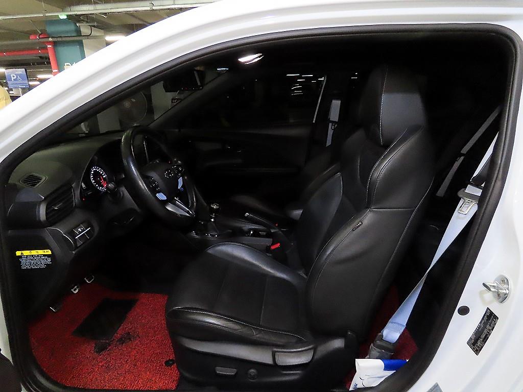 HYUNDAI Veloster - Vista 6