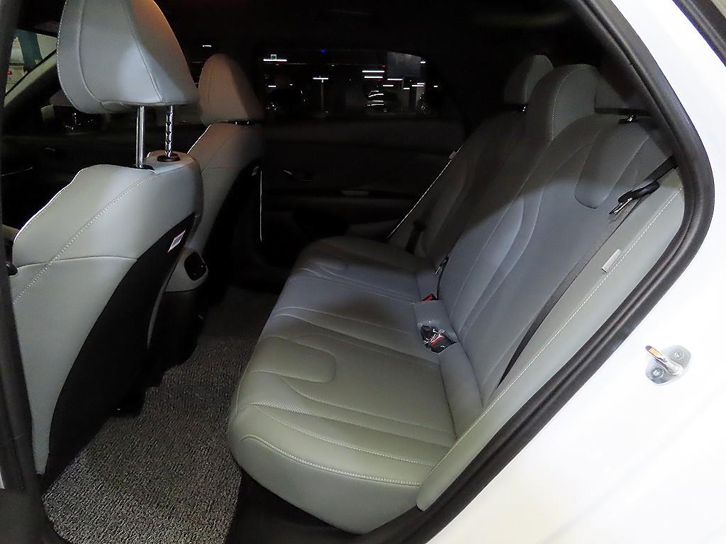 HYUNDAI Avante - Vista 7