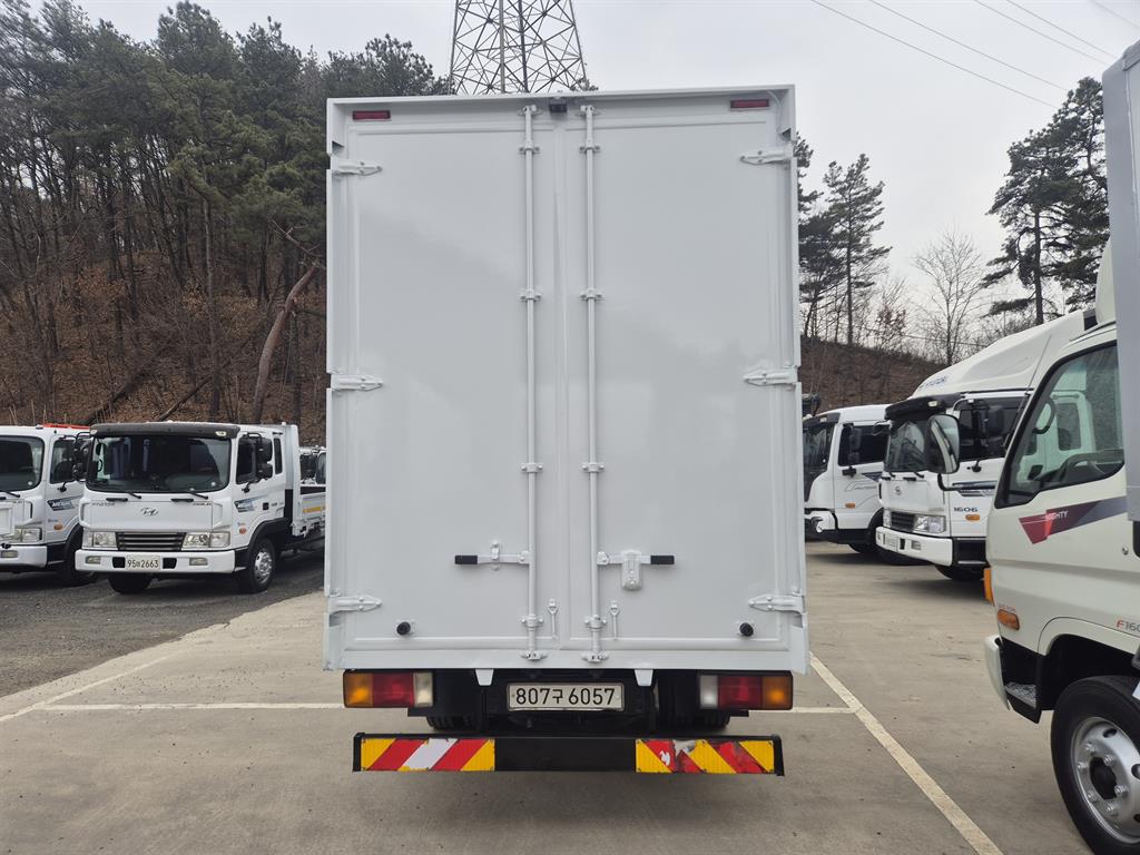 medium and large cargo truck - Vista 6