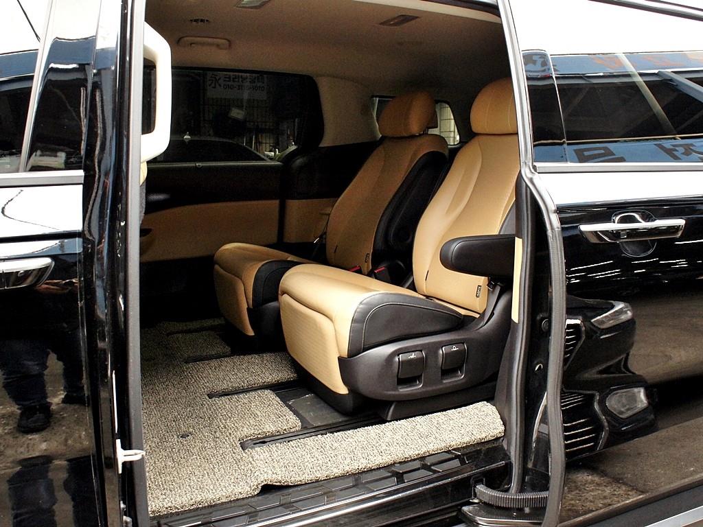 KIA Carnival - Vista 11