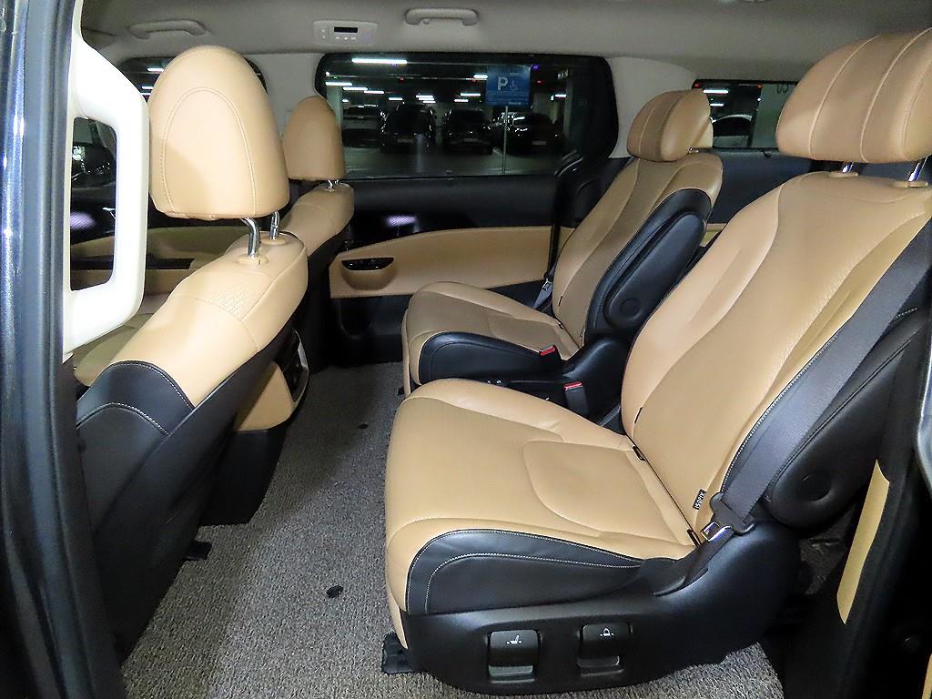 KIA Carnival - Vista 7