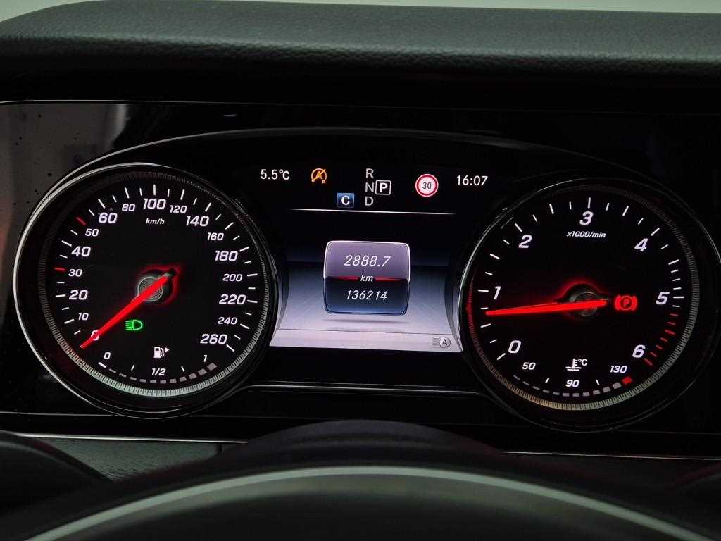 Mercedes Benz E class - Vista 6