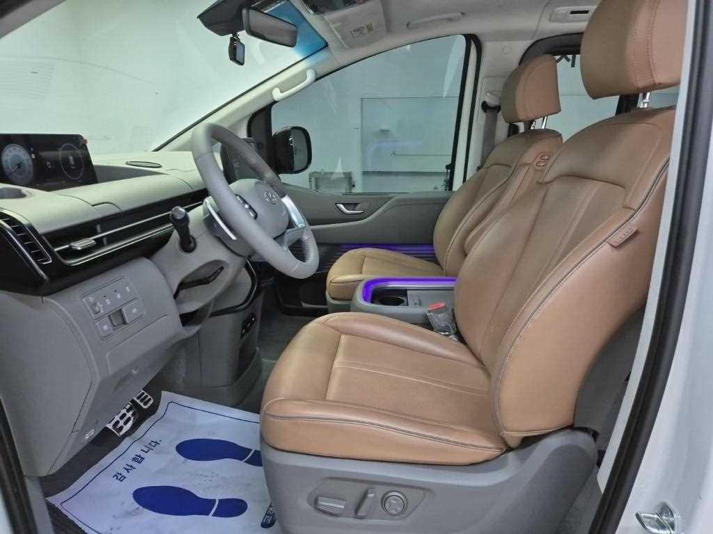 HYUNDAI Staria - Vista 11