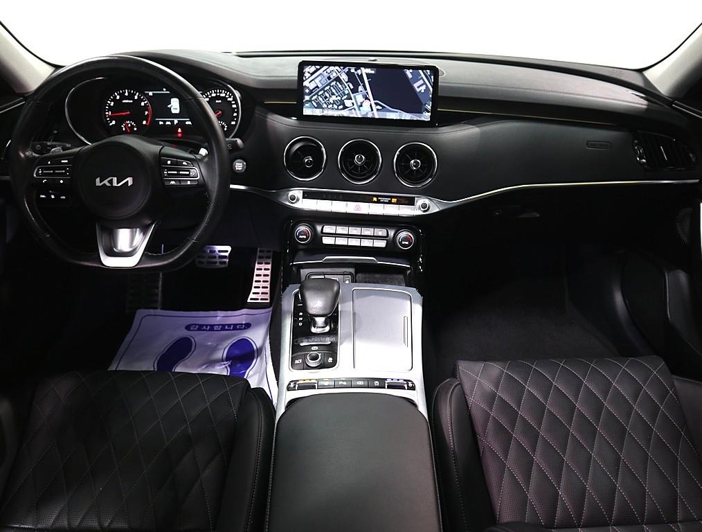 KIA Stinger - Vista 5