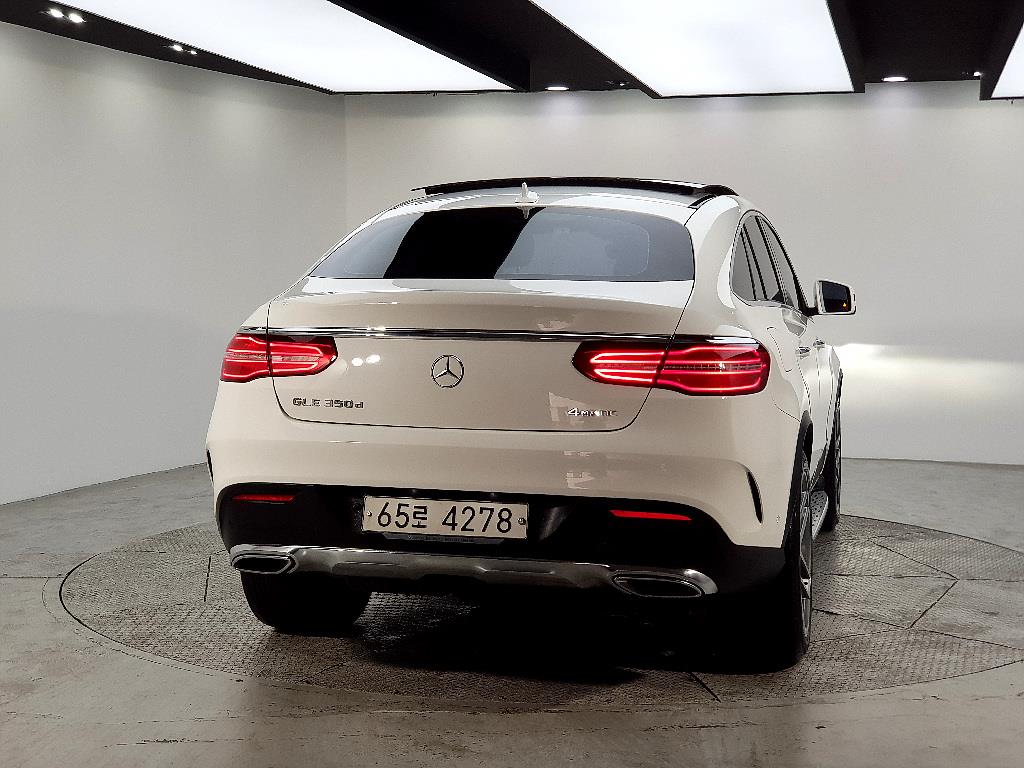 Mercedes Benz GLE Class - Vista 3