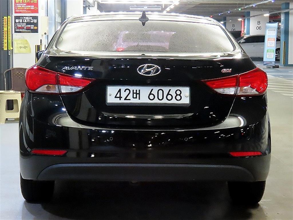 HYUNDAI Avante - Vista 5