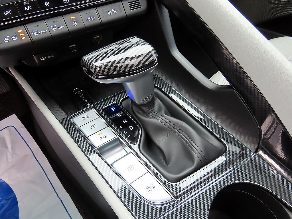 HYUNDAI Avante - Vista 10