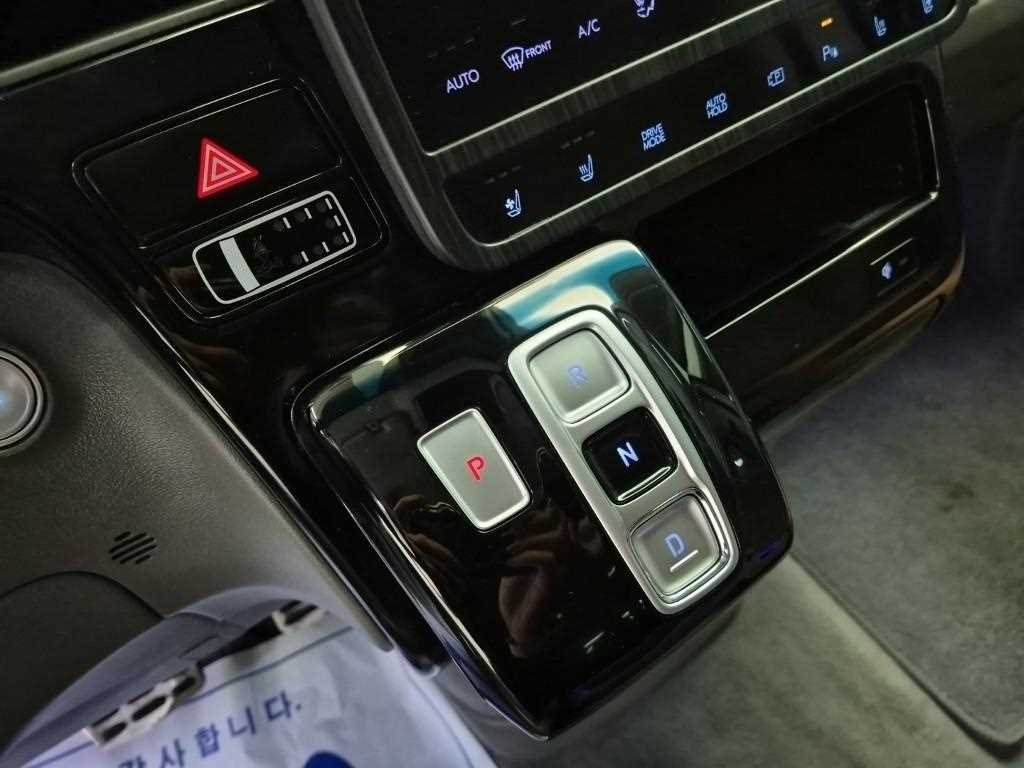 HYUNDAI Staria - Vista 8