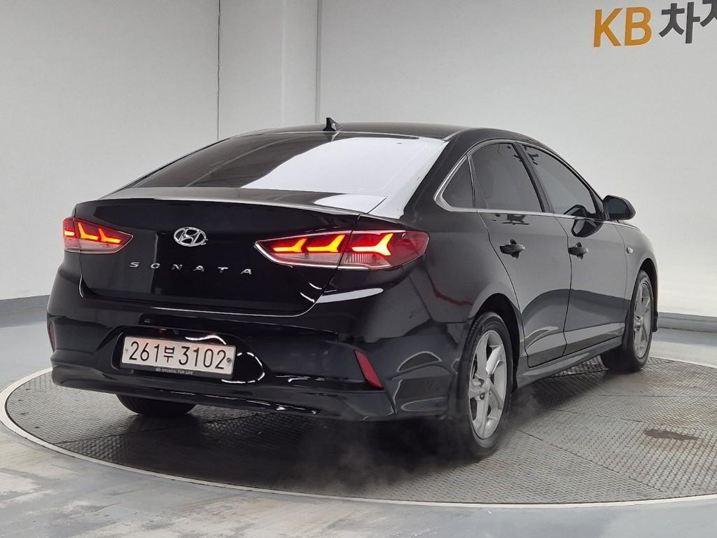 HYUNDAI Sonata - Vista 3