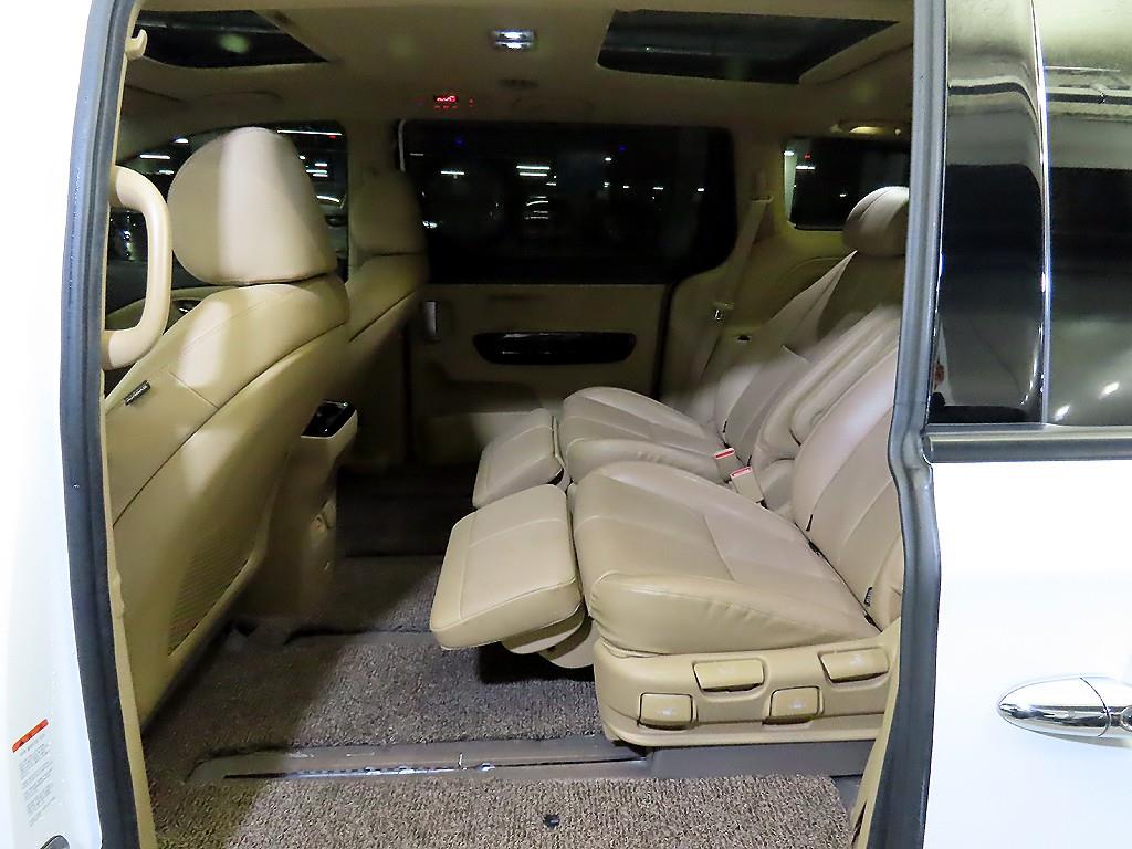 KIA Carnival - Vista 7