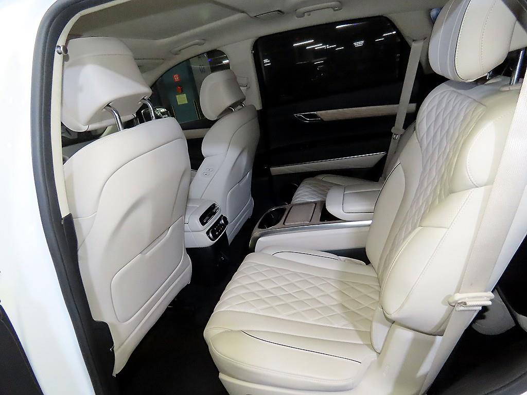 Genesis GV80 - Vista 7