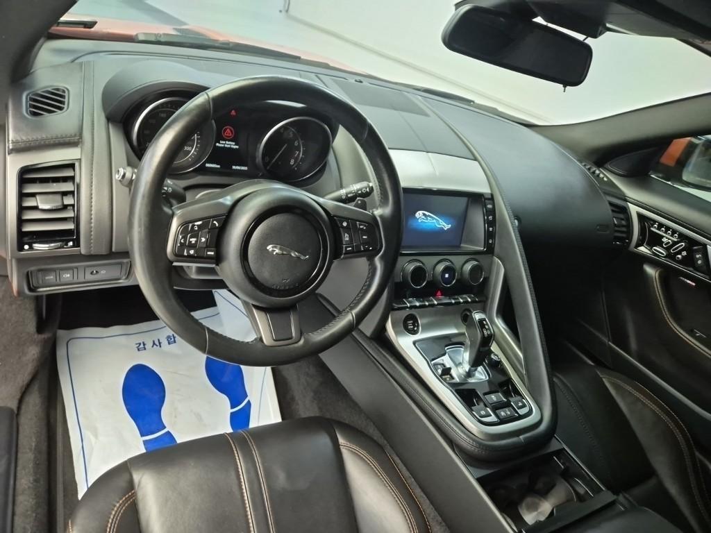 Jaguar F-TYPE - Vista 7