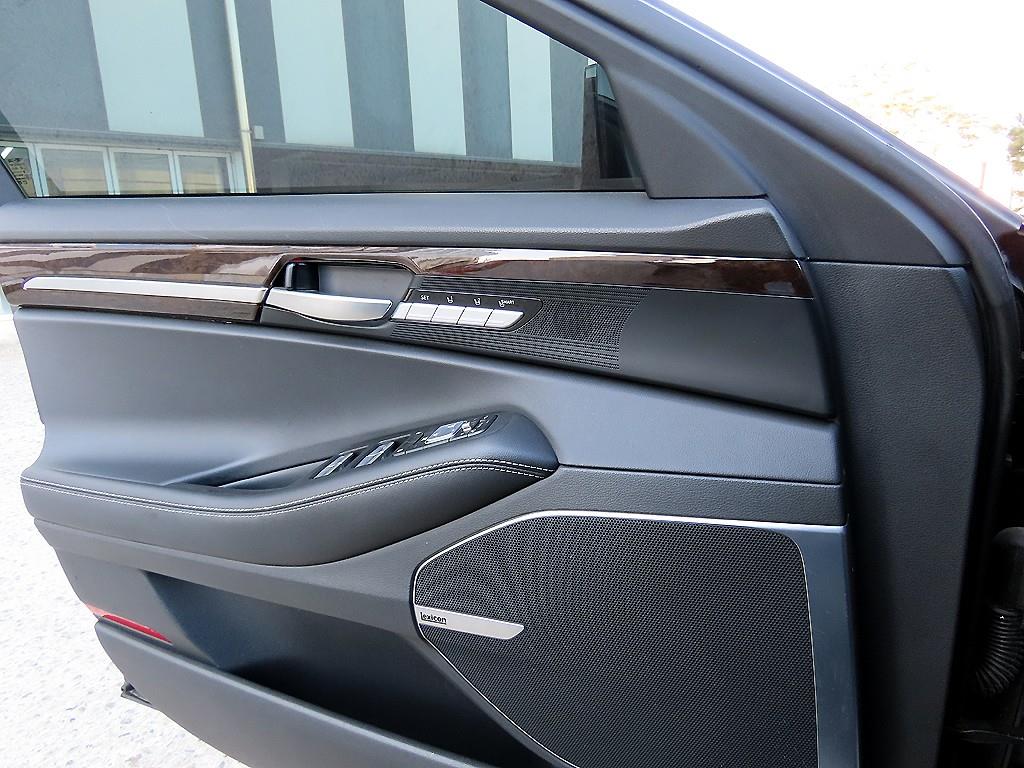 Genesis G90 - Vista 11