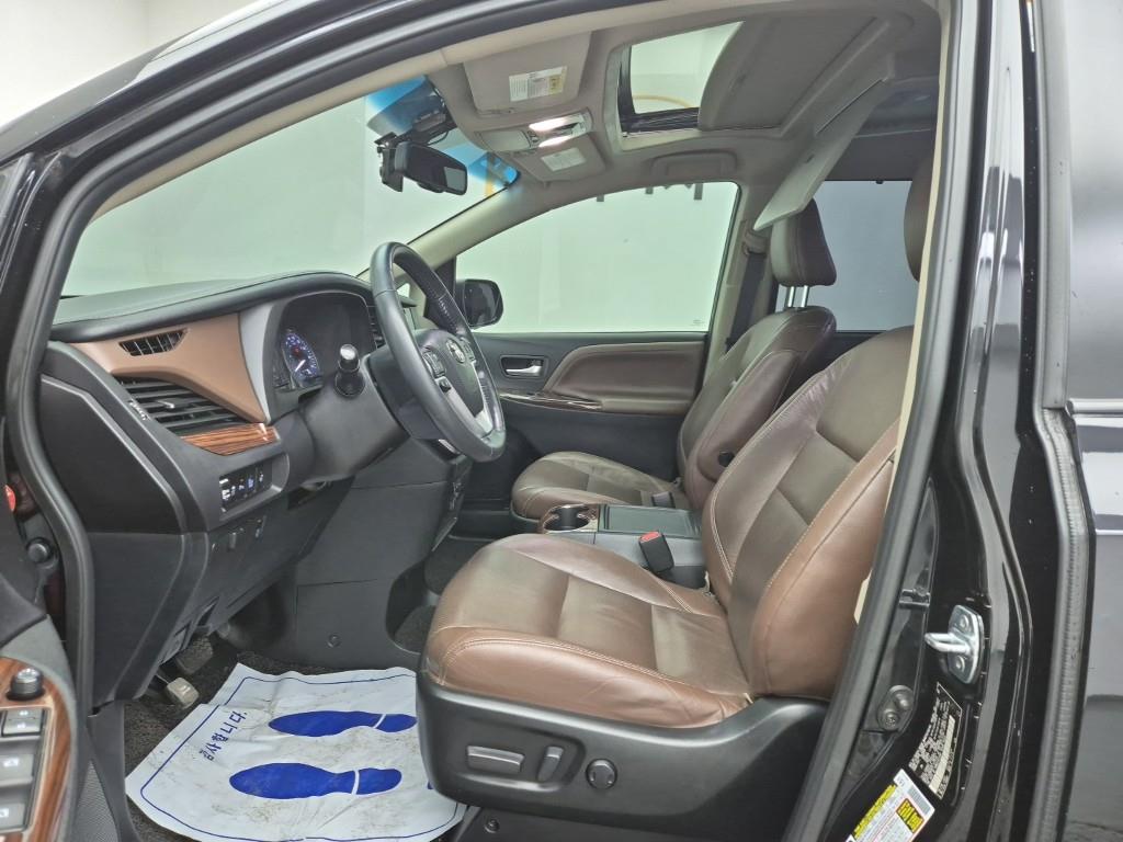 Toyota Siena - Vista 11