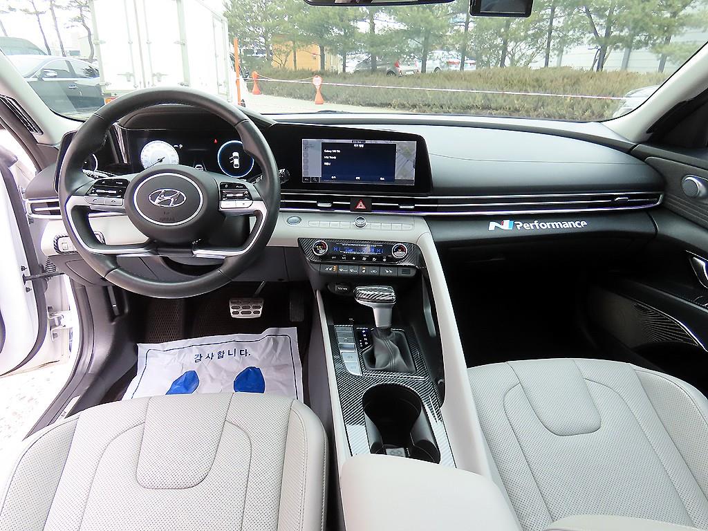 HYUNDAI Avante - Vista 7