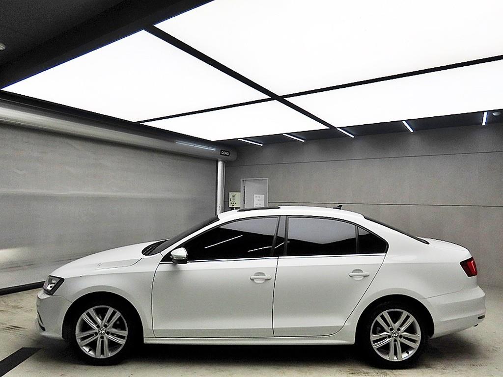 Volkswagen Jetta - Vista 4